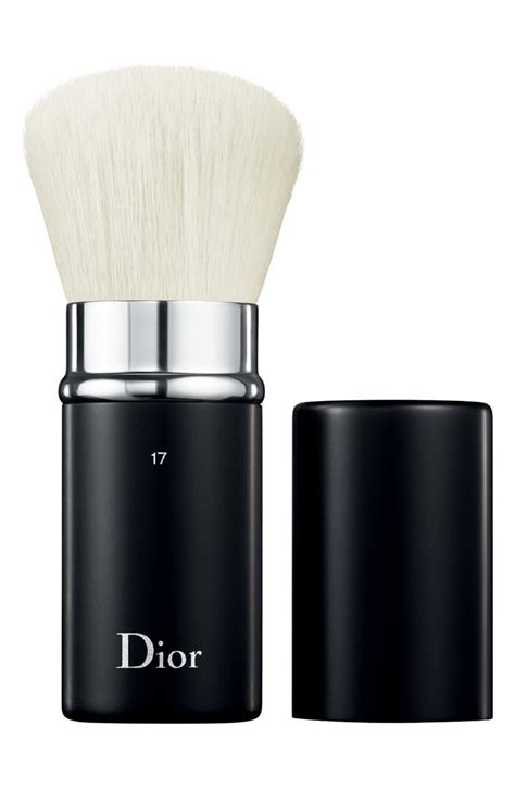 DIOR No. 17 Kabuki Brush 